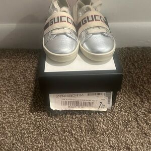 Authentic Gucci Kids Sneakers in Silver and Cream